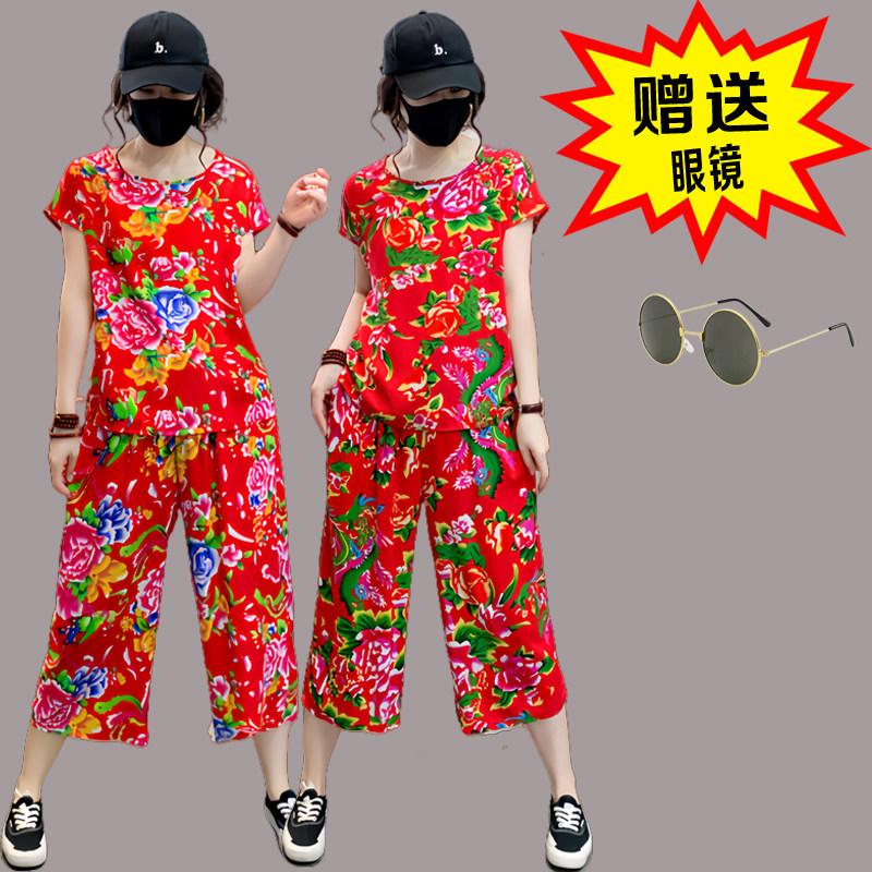 抖音东北大花二奶奶扇子舞红色图片