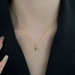 S925纯银金色豆豆项链女高级感精致轻奢通勤小众相思豆吊坠情人节