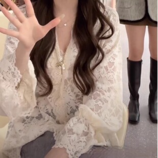 韩版洋气镂空长袖蕾丝衬衫女2024年秋季温柔气质宽松V领内搭上衣