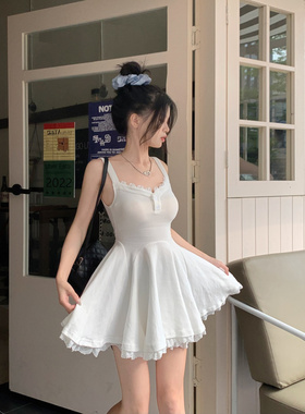 法式初恋白色吊带连衣裙女夏季小个子高级感收腰修身蕾丝茶歇短裙