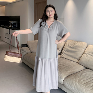 媛子家大码夏季通勤宽松遮肉显瘦胖mm简约圆环V领拼接连衣裙女