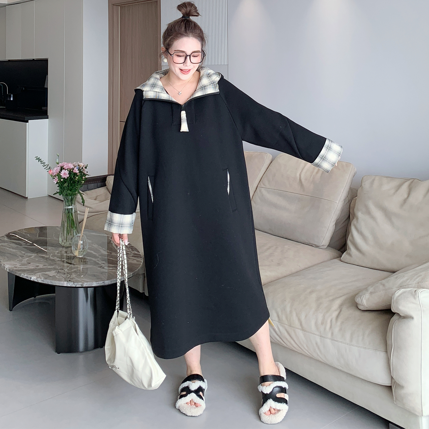 媛子家大码秋冬季时尚百搭宽松格纹加绒连帽连衣裙