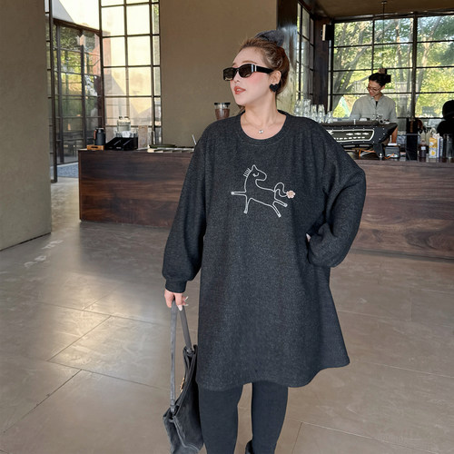 媛子家大码女装冬季宽松马年胖mm中长款百搭钉珠针织圆领连衣裙女