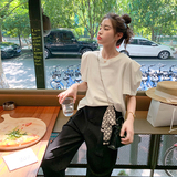 白T黑裤