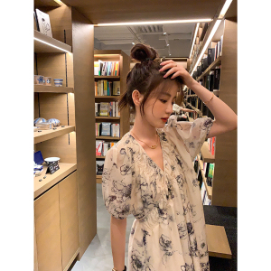 素描水墨画碎花V领连衣裙女夏2024新款新中式国风少女高级感质感图片