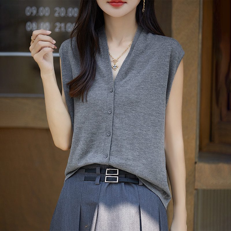 V领精纺丝光羊毛针织马甲开衫女薄款无袖内搭坎肩马甲设计感时尚图片