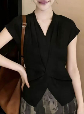 夏季新款法式轻熟风交叉V领短袖衬衫女洋气扭结收腰减龄显瘦T恤衫