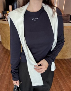 大翊长䄂T恤女202 5春夏新款修身显瘦内搭美式印花正肩休闲体恤