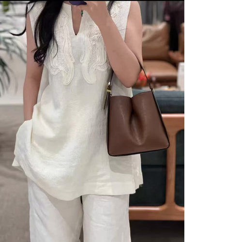 专柜正品迪桑娜女包头层牛皮单肩斜跨背包托特包8263013601 13602