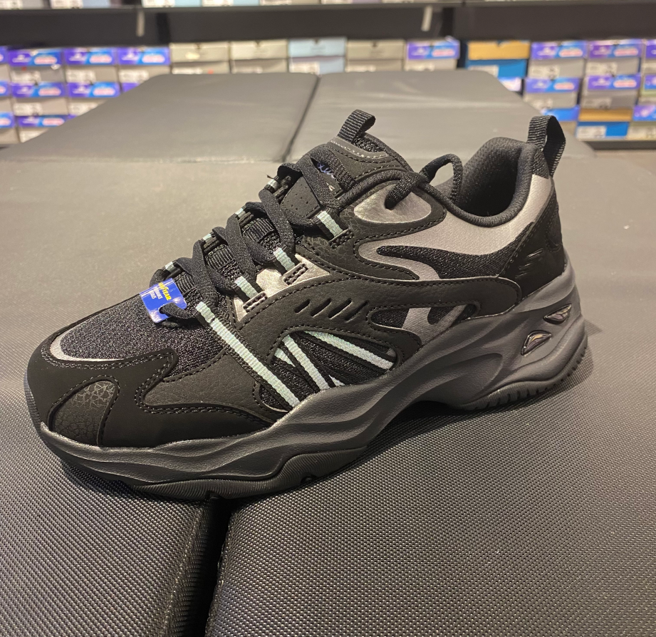 Skechers斯凯奇女22春四代拼接厚底增高熊猫跑步鞋896080