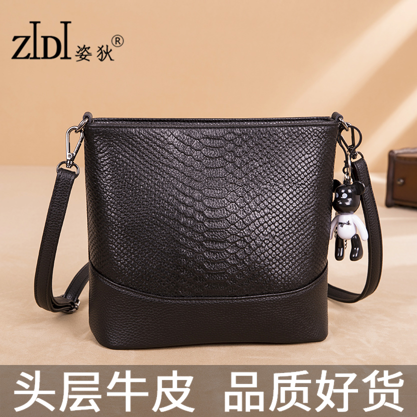 头层牛皮材质，鳄鱼纹简约元素设计，容量大