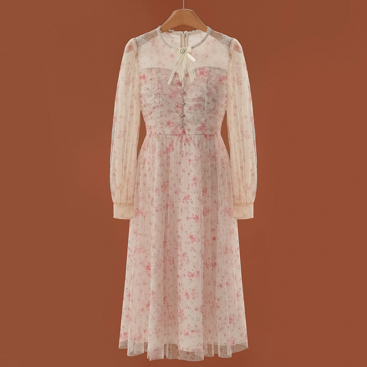 1099西湖阁老【蕾】春装 重工蕾丝拼接钉珠圆领网纱连衣裙313