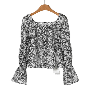 58%粘纤 衬衫 真情 方领一字肩两穿喇叭袖 349 26春装 599