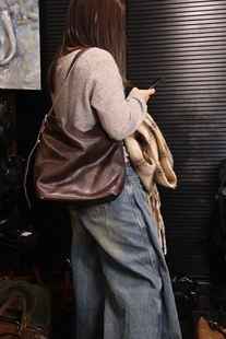 独行野兽头层植鞣牛皮真皮大容量水桶包多隔层新款潮流单肩斜挎包