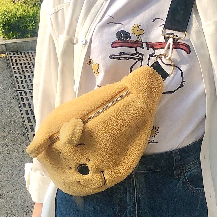小熊维尼毛绒斜挎包胸包羊羔毛腰包卡通百搭自制淡黄色女生背包