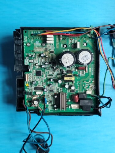 适用KFR-26W/FNB02-A2格力01403000007电器盒30138000337主板8673