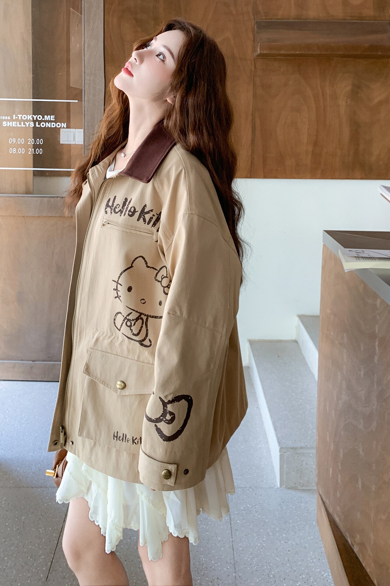 卡其色童趣涂鸦印花翻领撞色风衣外套女2025秋季韩系宽松休闲风,女装风衣,浙宝101
