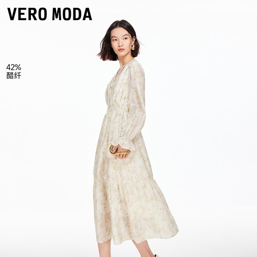 VeroModaV领A字碎花连衣裙