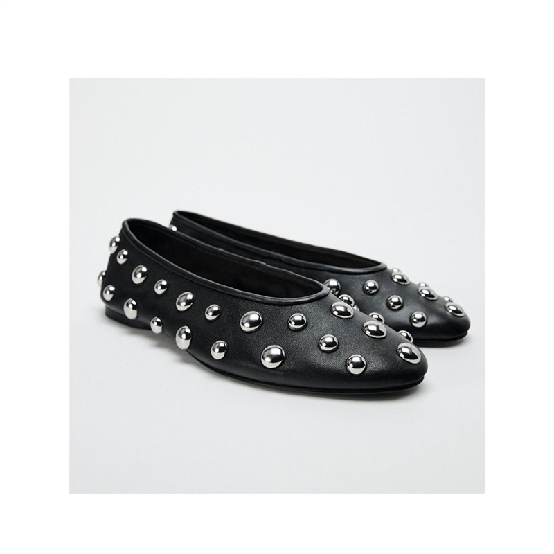 春夏秋季新品小皮鞋黑色铆钉饰皮面芭蕾风平底休闲鞋平跟圆头单鞋