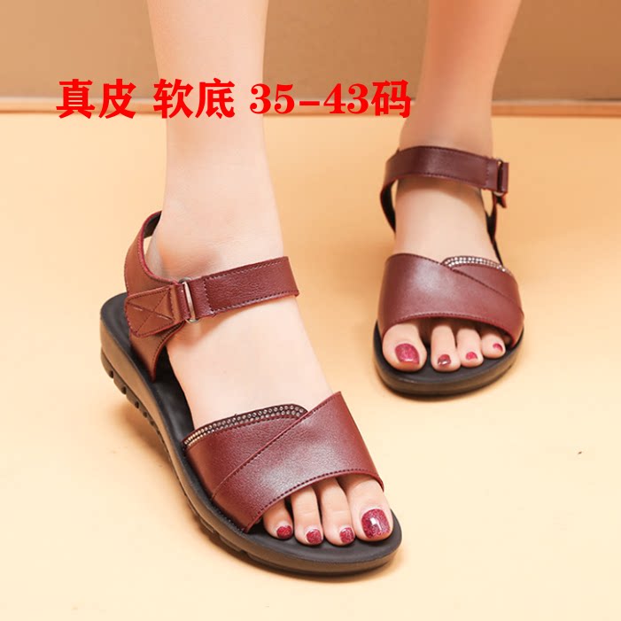 2026新款夏季真皮女鞋软底妈妈凉鞋414243大码防滑水钻沙滩凉鞋子