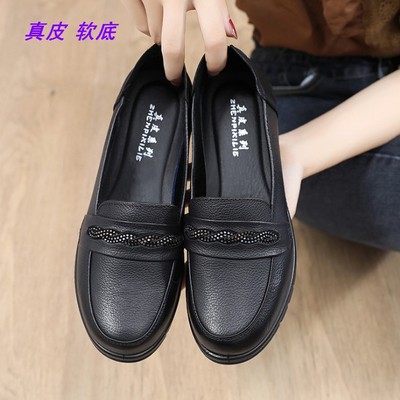 真皮女鞋中老年妈妈鞋平跟软底四季休闲皮鞋老人单鞋防滑豆豆鞋子