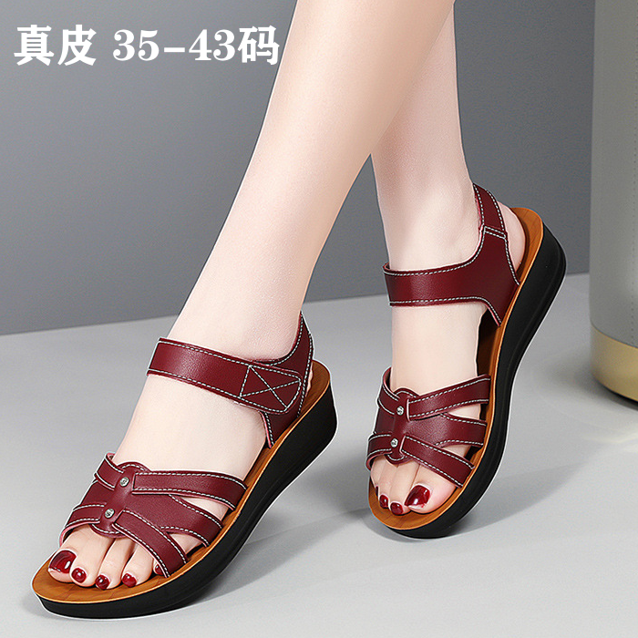 2026夏季新款女鞋真皮凉鞋软底露趾妈妈凉鞋414243大码外穿沙滩鞋