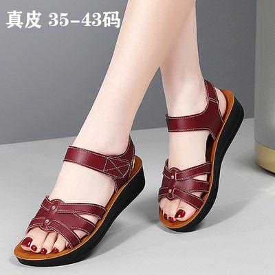 2025夏季新款真皮凉鞋软底中老年妈妈凉鞋414243大码外穿沙滩女鞋