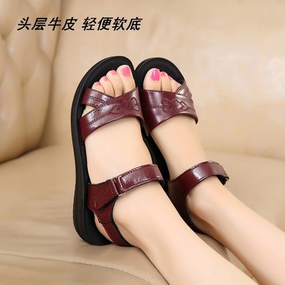中老年软底夏季露趾平跟真皮凉鞋
