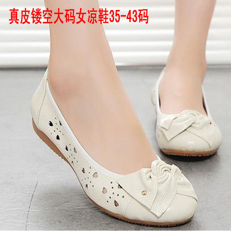夏季真皮镂空洞洞鞋女鞋平底蝴蝶结软底舒适妈妈鞋414243大码凉鞋