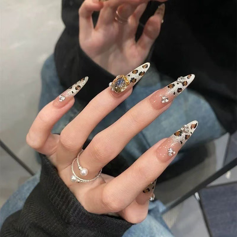纯手工穿戴甲2025秋冬辣妹豹纹高级感法式猫眼显白甜酷风椭圆美甲