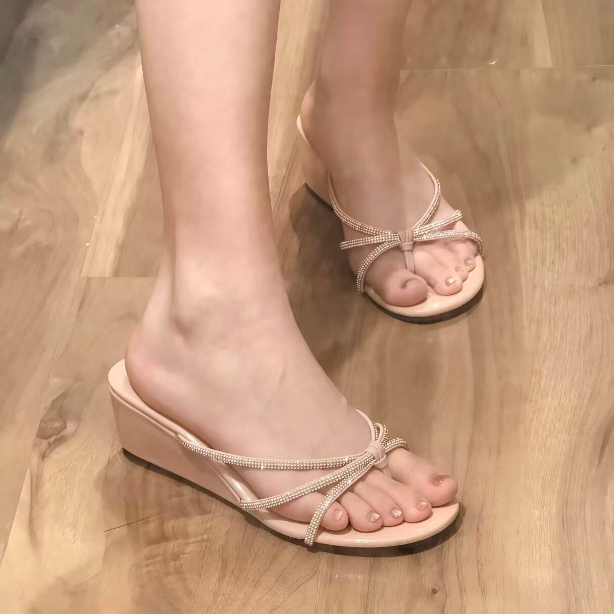 水钻凉拖鞋绝美高级感人字拖细带夹脚凉鞋女夏外穿时尚高跟鞋拖鞋