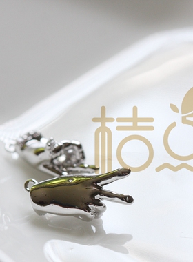 DIY饰品黄铜配件13*6mm胜利手势 吊坠 挂件 耳饰耳环配件 (4313C)