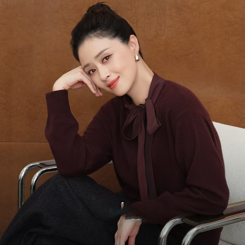 【蒋欣同款】伊芙丽2025秋季新款乌梅紫系带领羊毛衫1GA132792