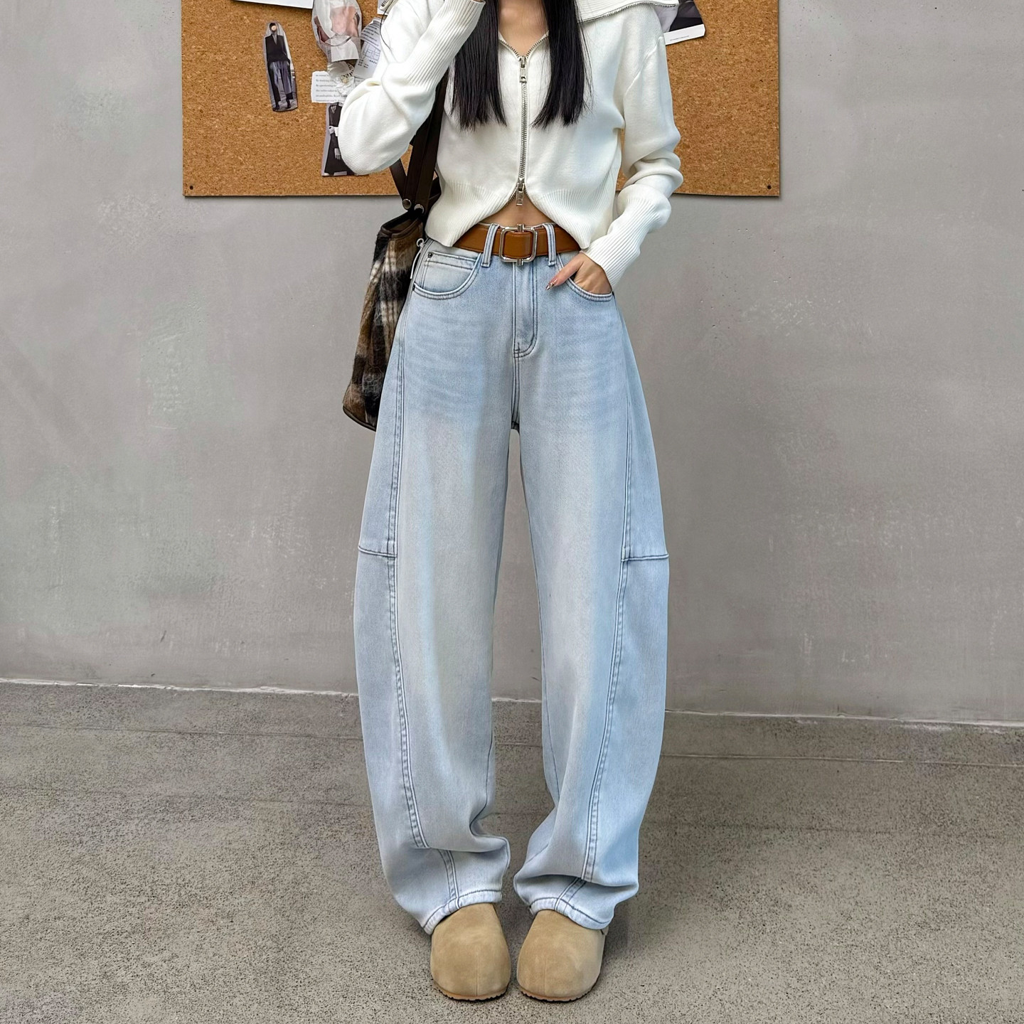 2025冬季新款浅蓝色加绒加厚阔腿牛仔裤女宽松高腰长裤弯刀拖地裤