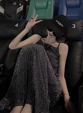 大码女装2025秋季新款法式黑色亮闪吊带女生范气质显瘦宽松连衣裙