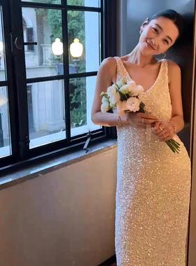 大码女装秋冬新款法式简约亮片吊带连衣裙气质V领白色生日小礼服