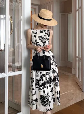大码女装夏季复古法式无袖高级设计感长款白色油画碎花茶歇连衣裙