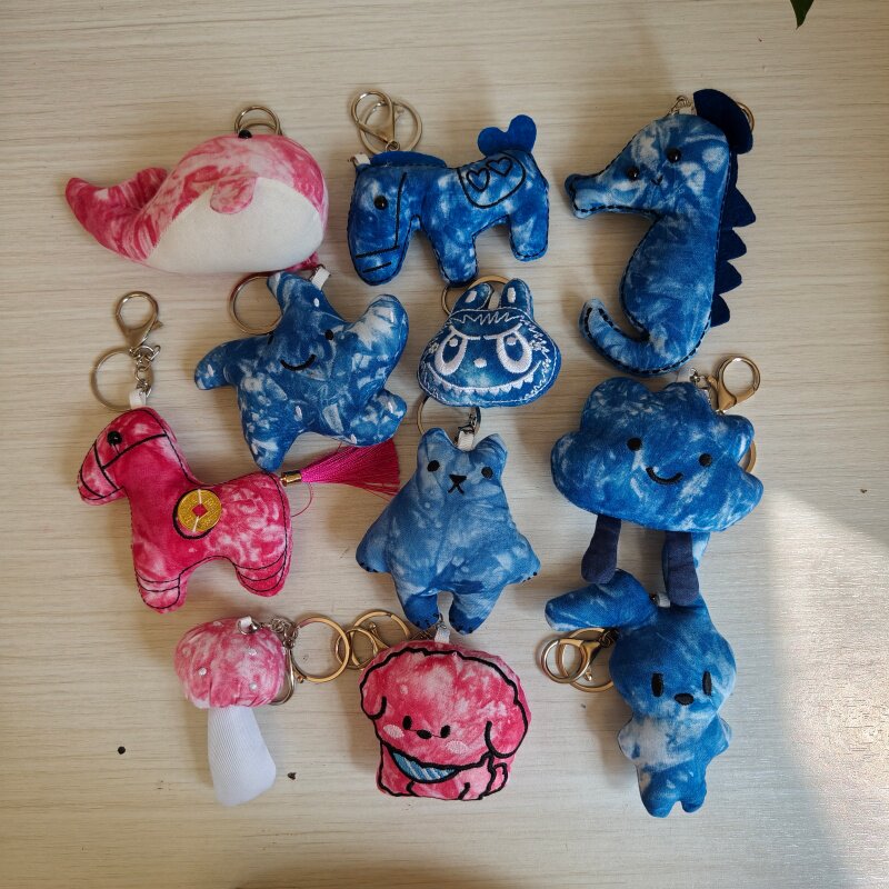 大理旅游纪念品扎染布艺小饰品挂件云南文创伴手礼钥匙扣公仔包挂