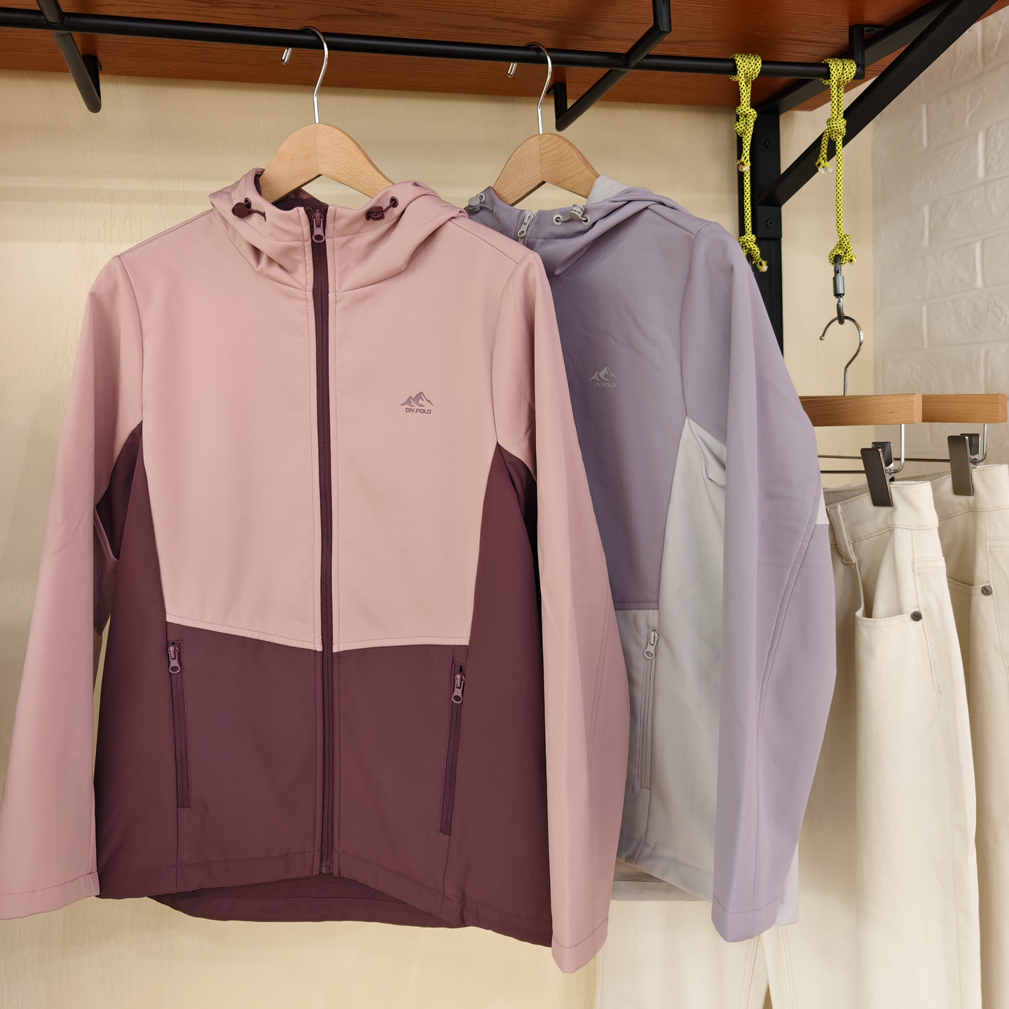 女式连帽时尚户外休闲夹克舒适