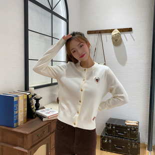 保罗彼得2024秋新款学院风刺绣针织开衫女百搭短款毛衣外套减龄