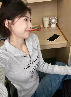 韩系灰色半高领毛针织衫女秋冬季新款字母设计感气质翻领洋气上衣