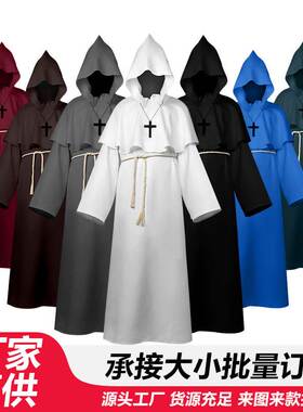 A friar in a priest's robe for Halloween巫师修士服牧师长
