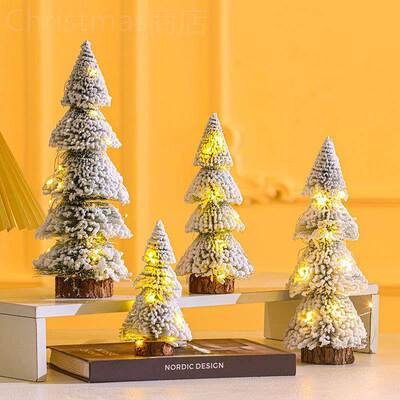 Table top Christmas tree with Christmas decorations圣诞树