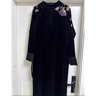 2024年秋季新款女装绣花金丝绒连衣裙长款光泽垂顺禅意新中式长裙