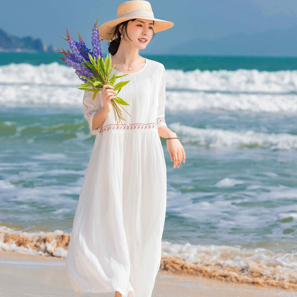 2023显瘦款女装旅行文艺中袖长款连衣裙轻薄肌理苎麻刺绣复古长裙