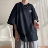 黑色