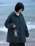墨绿色