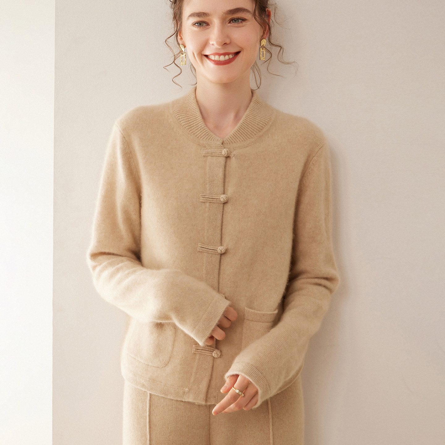 新中式立领盘扣山羊绒开衫女外搭秋冬新款加厚宽松针织衫毛衣外套,女装/女士精品,毛针织衫,淘宝优惠券,粉丝福利购,淘宝优惠卷