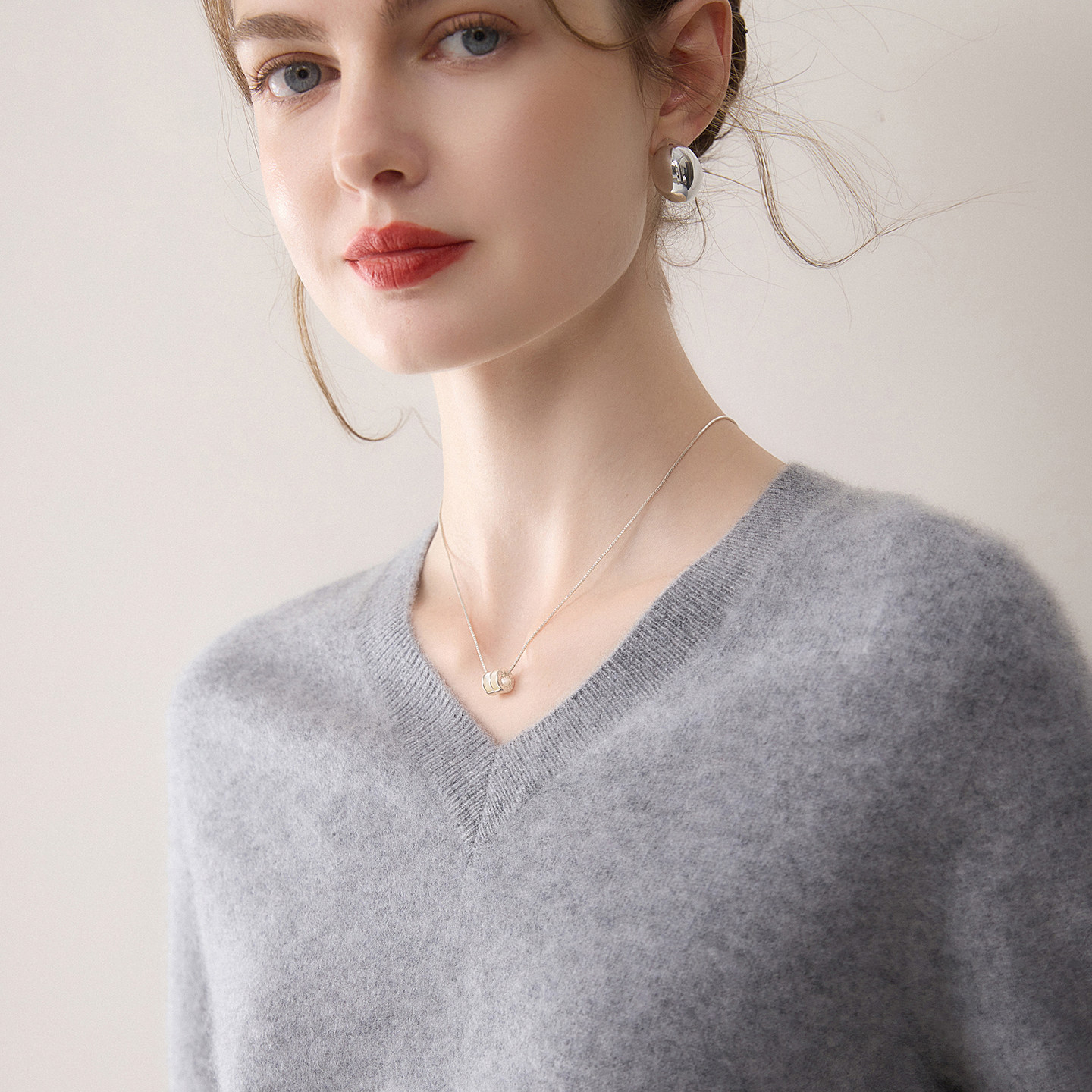 一线成衣100%纯山羊绒衫女V领宽松慵懒风长袖软糯亲肤针织衫毛衣,女装/女士精品,羊绒衫,淘宝优惠券,粉丝福利购,淘宝优惠卷