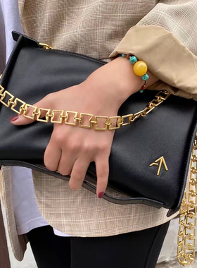 土耳其小众manu复古inless牛皮箭头盒子链条单肩斜跨手拿相机方包